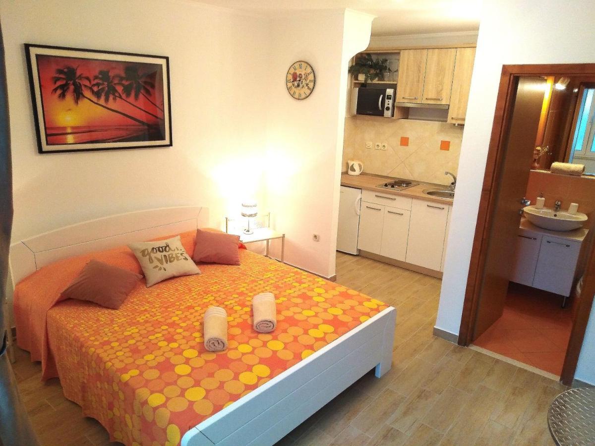 Apartments Green & Orange Hvar Town Exterior photo